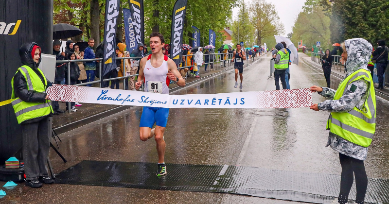 Bogdanovs Līvānos labo Latvijas rekordu &scaron;osejas jūdzes distancē