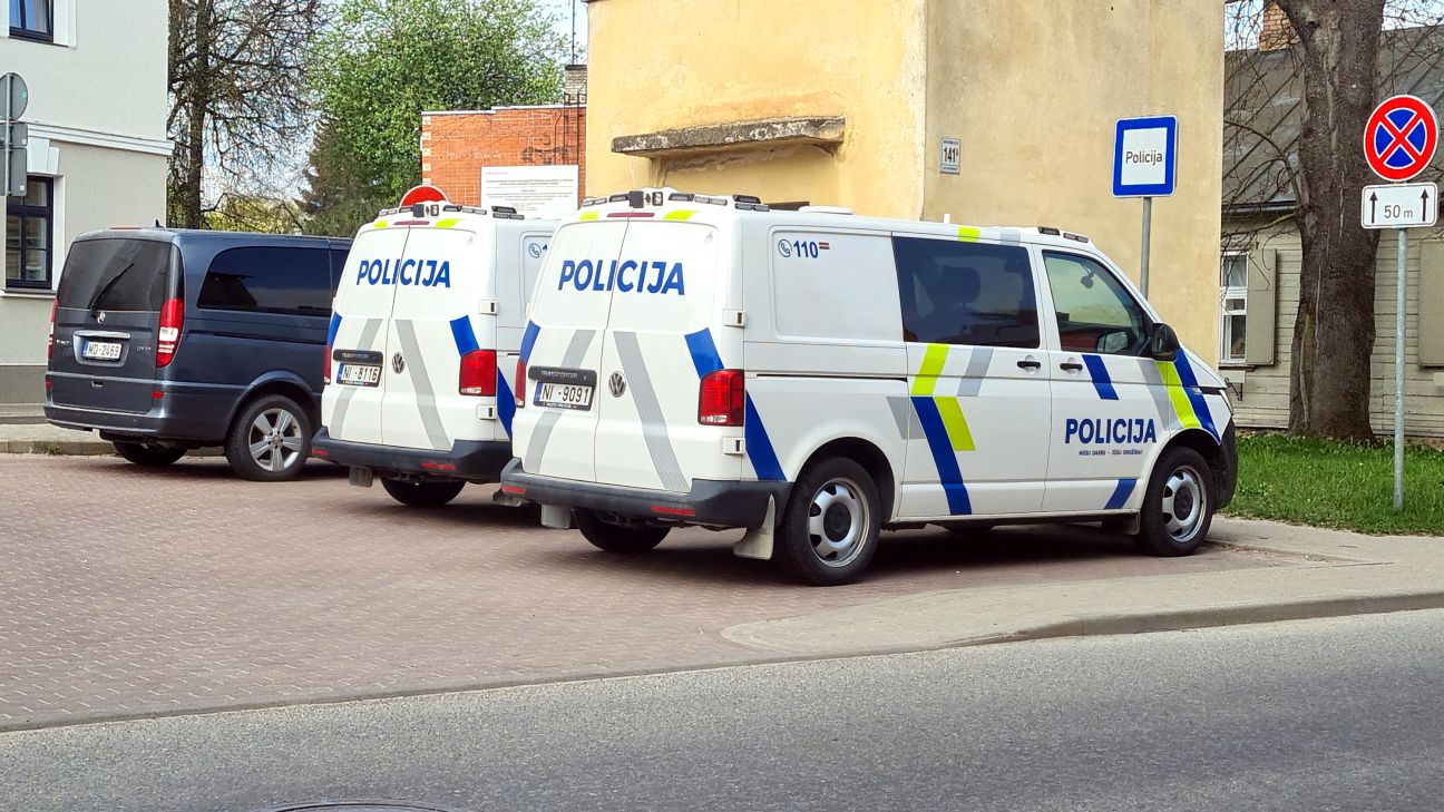 Raiņa ielā iereibis šoferis izraisa sadursmi ar otru automašīnu