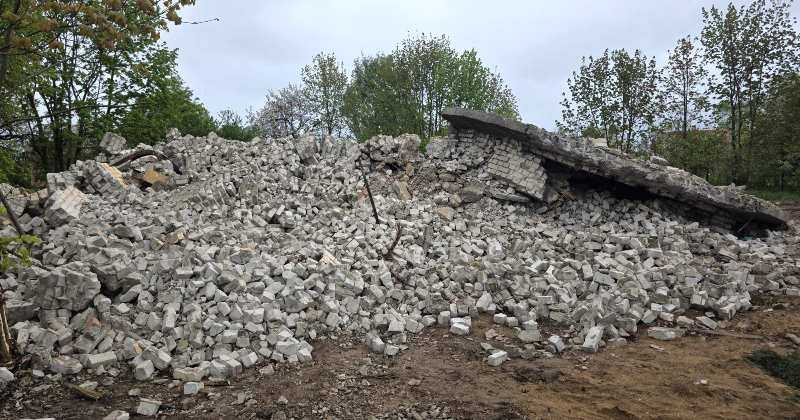 Tauta ziņo: Jēkabpilī, apdraudot iedzīvotājus, nojauc ūdenstorni