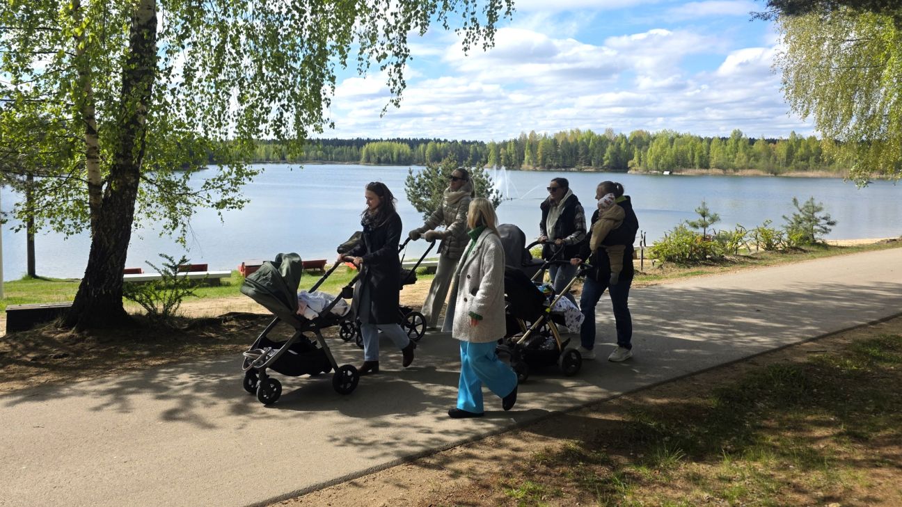 Jēkabpilī jaunās māmiņas dodas izzinošā pastaigā ar PEP mammu