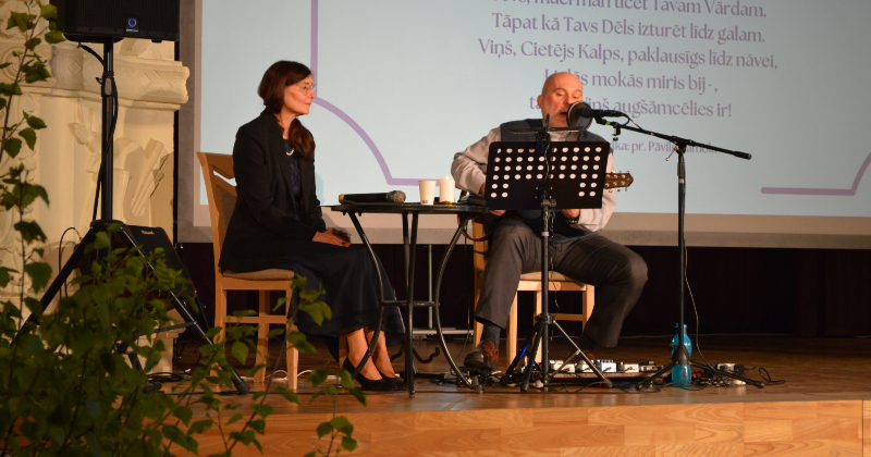 Pļaviņās atver Pāvila Kamolas dzejoļu krājumu &ldquo;Vīna pagrabā&rdquo;