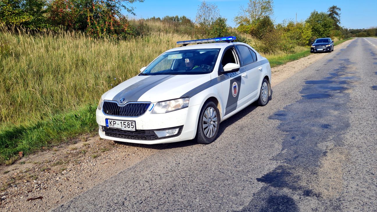 Aizkraukles pagastā auto uzbrauc velosipēdistam