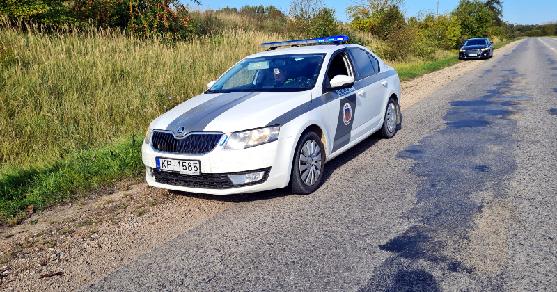 Aizkraukles pagastā auto uzbrauc velosipēdistam