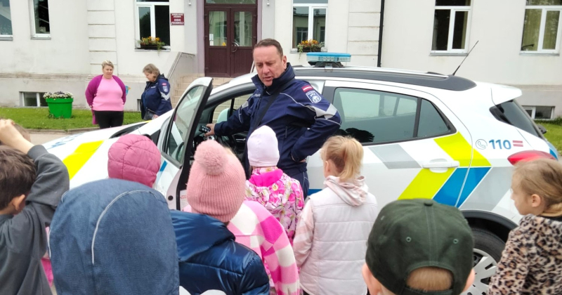 Zasas vidusskolā ierodas Valsts policija