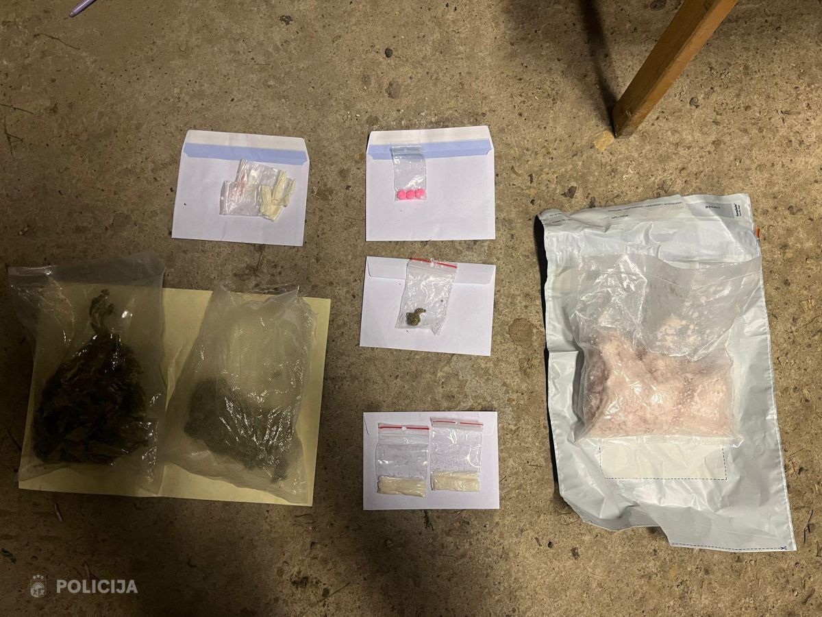 Līvānos policija pie diviem vīriešiem atrod vairāk nekā 900 gramu narkotisko vielu