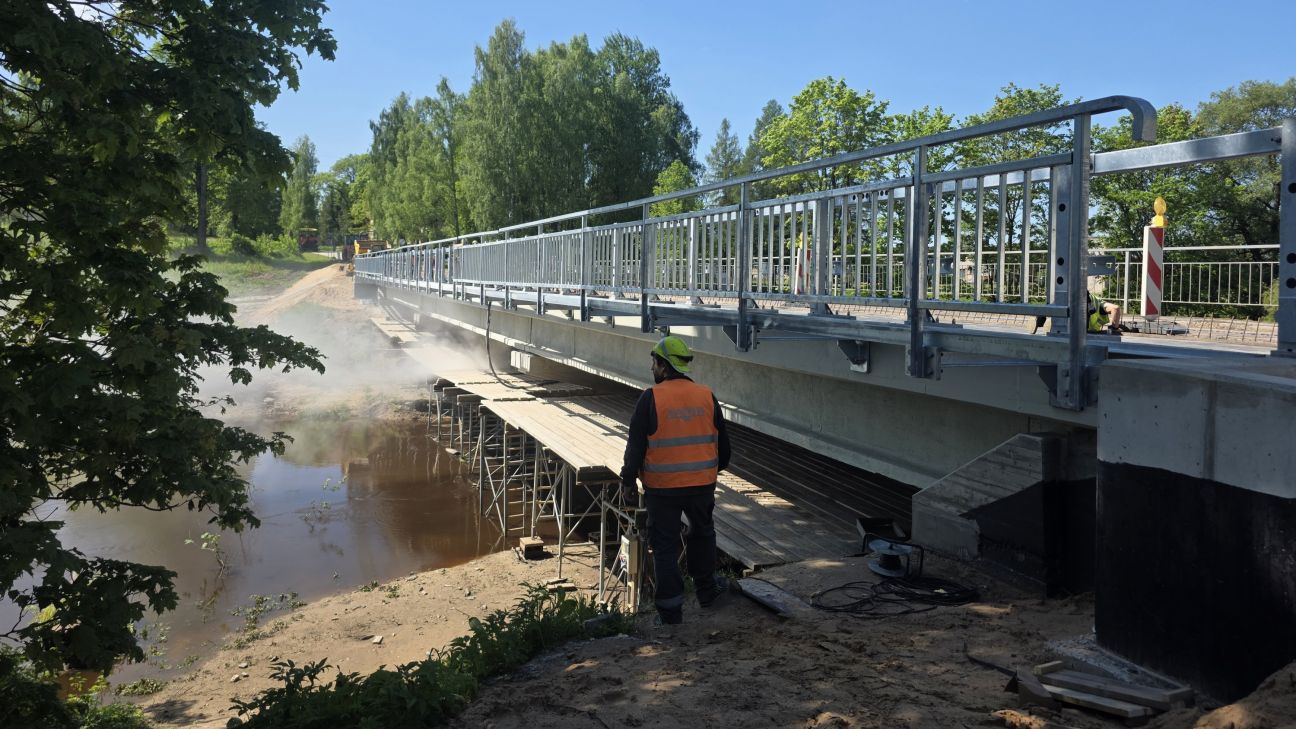 Elkšņos pārbūvē 60 gadus veco tiltu