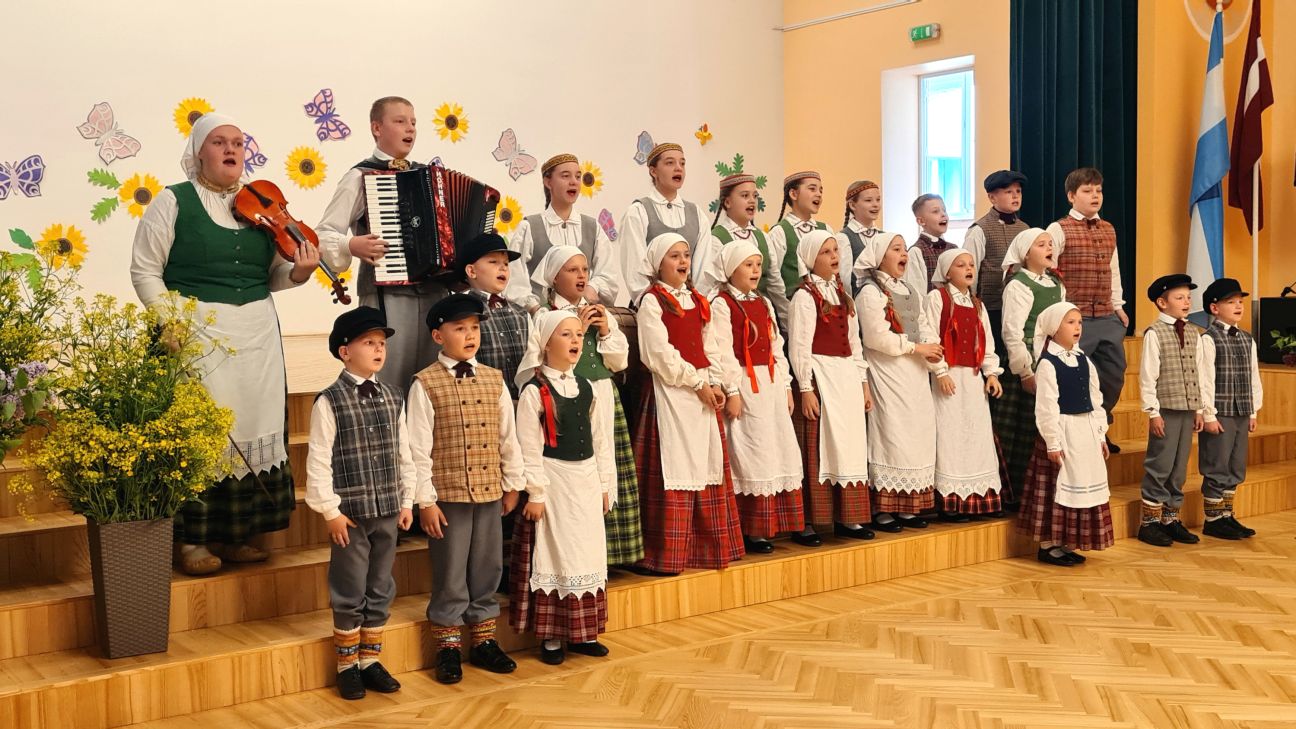 Dziesmu un deju svētku noskaņā Līvānu novadā apbalvo skolēnus un pedagogus