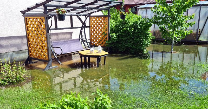 Spēcīgais lietus izraisa plūdus Līvānos 