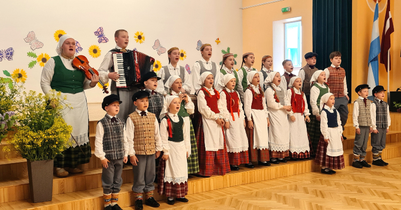 Dziesmu un deju svētku noskaņā Līvānu novadā apbalvo skolēnus un pedagogus