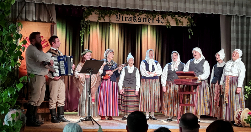 Folkloras kopa &ldquo;Vīraksne&rdquo; jestri un skanīgi svin 40 gadu jubileju