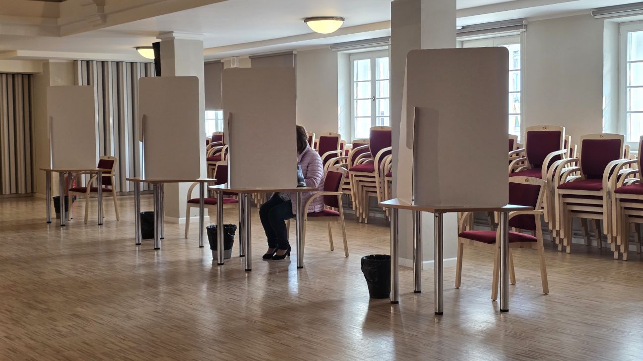 Jēkabpils novadā vēlētāju aktivitāte zema, balsošanu kavē tehniskas ķibeles