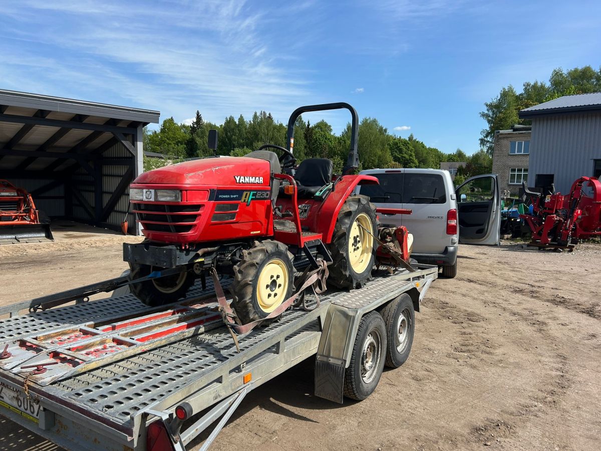 Līvānu novadā iegādāta jauna tehnika ceļu un teritoriju uzturēšanai 