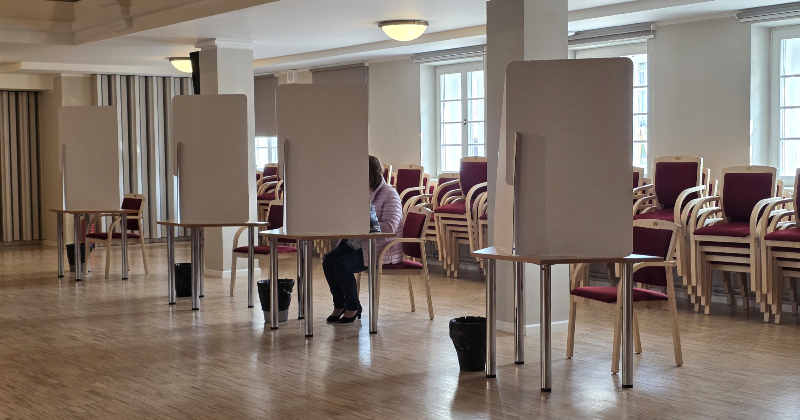 Jēkabpils novadā vēlētāju aktivitāte zema, balso&scaron;anu kavē tehniskas ķibeles