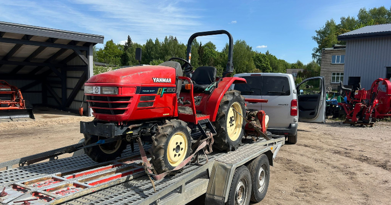 Līvānu novadā iegādāta jauna tehnika ceļu un teritoriju uzturē&scaron;anai 