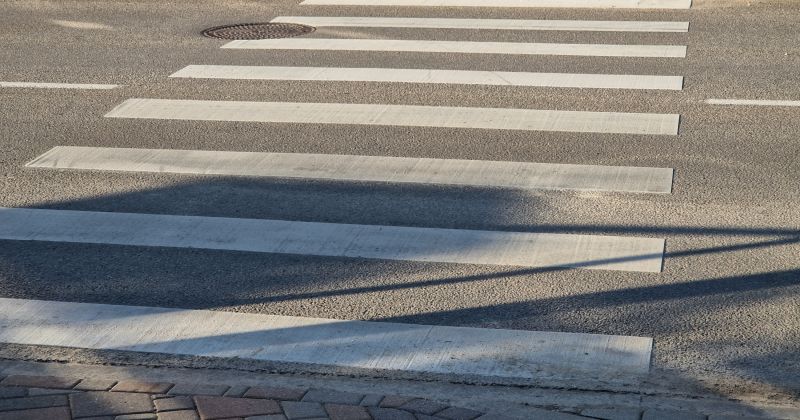 BMW vadītājs Jēkabpilī notriec gājēju un pamet notikuma vietu