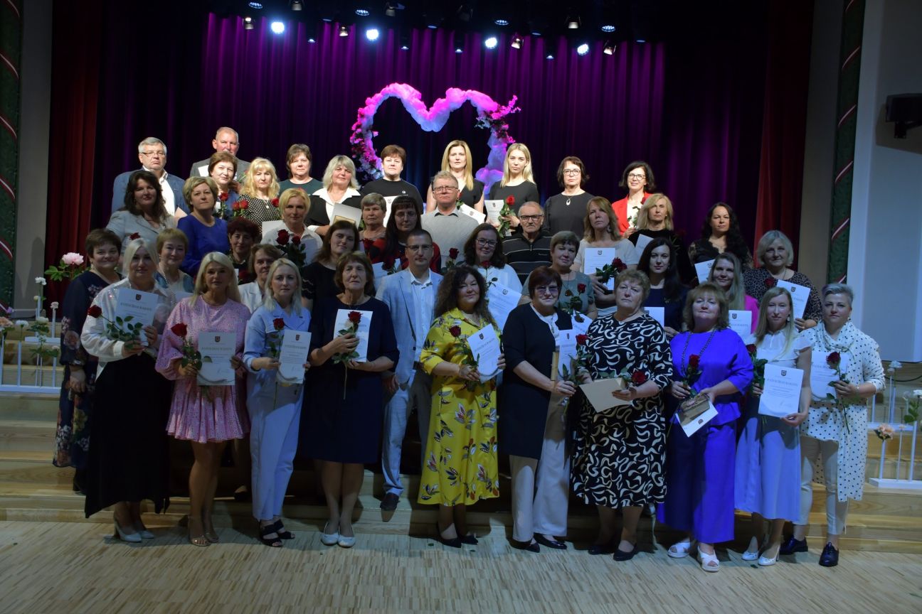 Jēkabpils novadā sumināti skolēni un pedagogi par izciliem sasniegumiem 