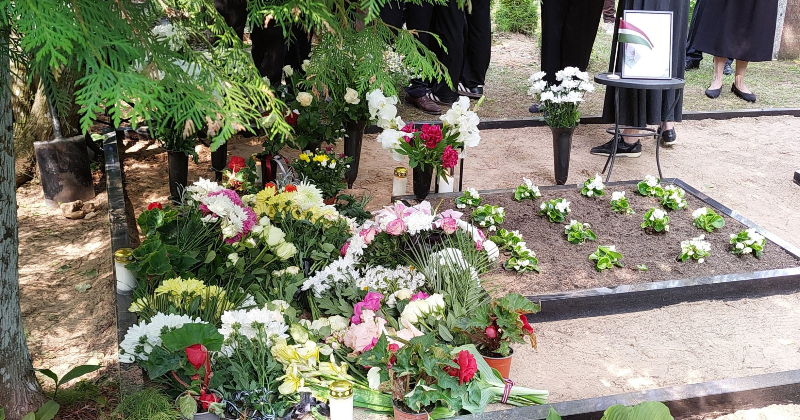 Zemes klēpī guldīta Lūcija Ķuzāne