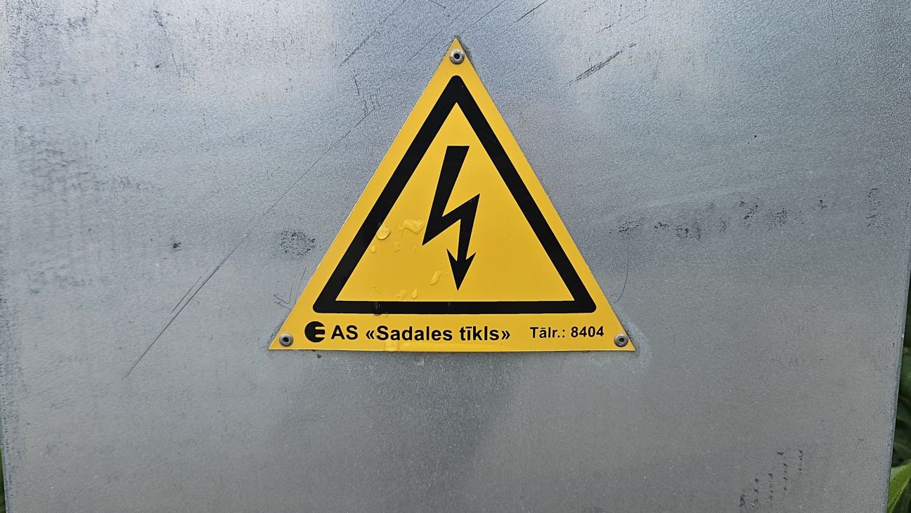 Aizkraukles novadā deg elektrolīniju elementi