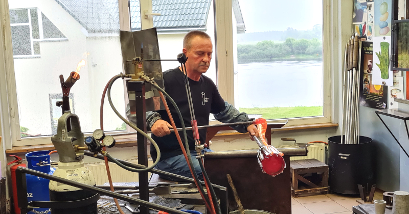 Līvānos jaunie&scaron;u idejas pārtop skaistos stikla traukos