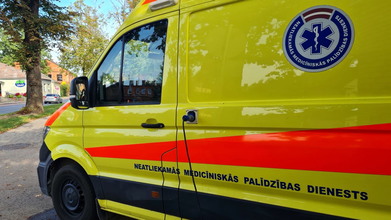 Jēkabpilī divu auto sadursmē traumas gūst abi šoferi