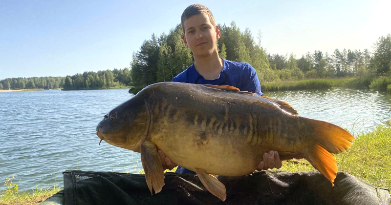 Jaunietis Radžu ūdenskrātuvē noķer 16,6 kilogramus smagu karpu