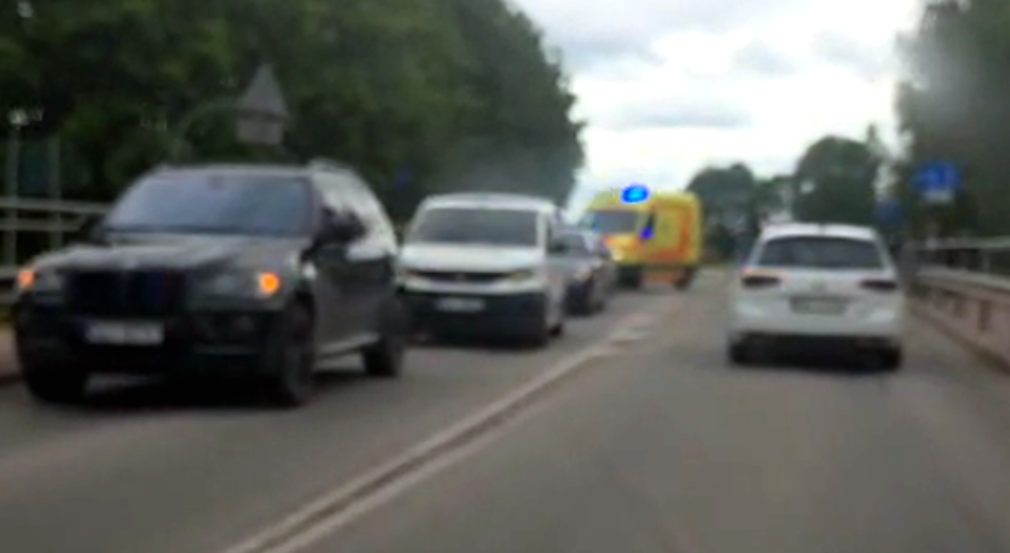 Jēkabpilī uz tilta – trīs automašīnu sadursme