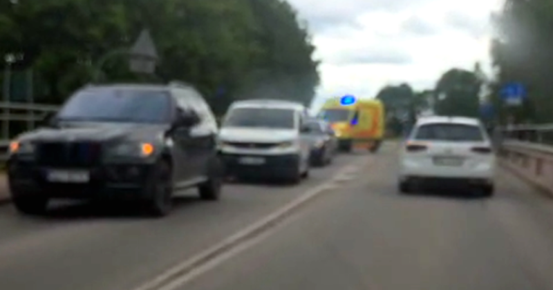 Jēkabpilī uz tilta &ndash; trīs automa&scaron;īnu sadursme