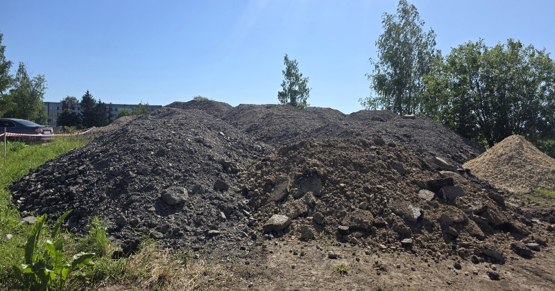 Tauta ziņo: Nameja ielā būvē neparastu &ldquo;slēpo&scaron;anas kalnu&rdquo; 