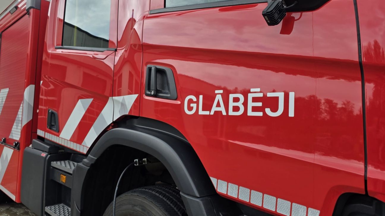 Sēlpils pusē piedzēries šoferis uzbrauc transformatoram un izraisa ugunsgrēku 