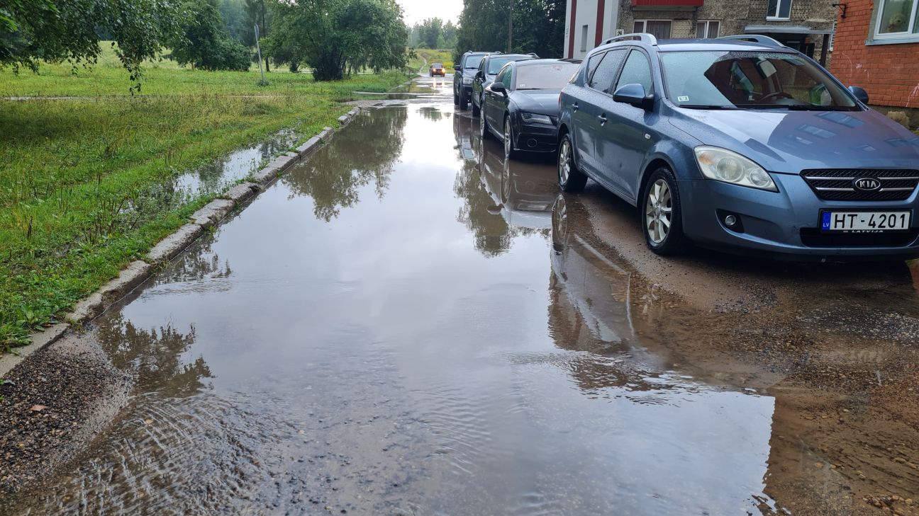 Jēkabpils novadā izsludināts brīdinājums par stipru lietu un negaisu