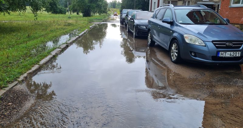 Jēkabpils novadā izsludināts brīdinājums par stipru lietu un negaisu