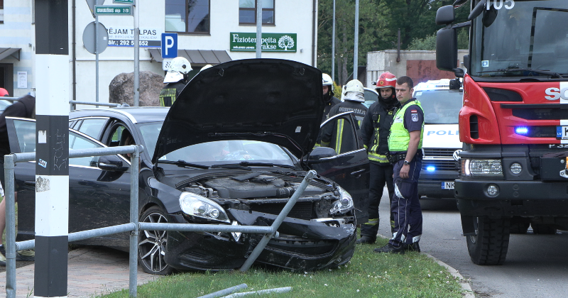 Avārija Jēkabpils rotācijas aplī &ndash; &scaron;oferim radu&scaron;ās veselības problēmas