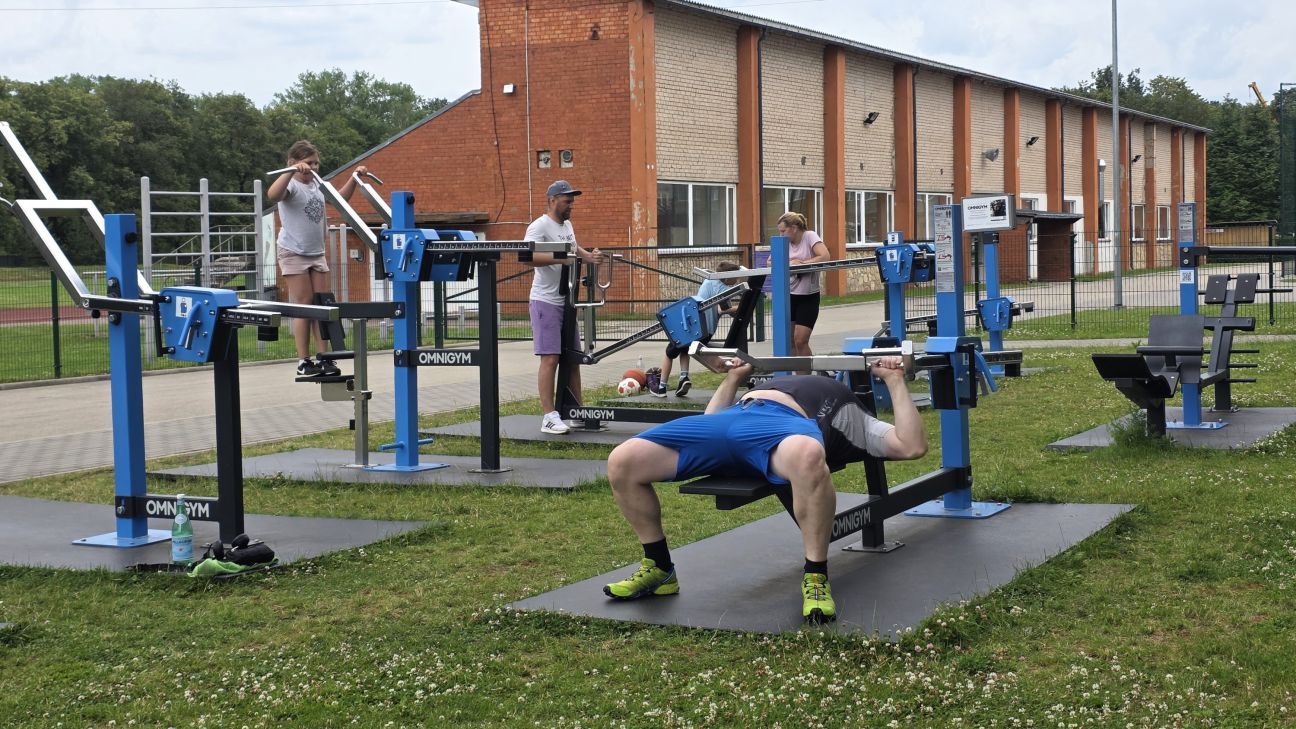 Jēkabpilī testē āra trenažierus – patīk gan sportistiem, gan iesācējiem