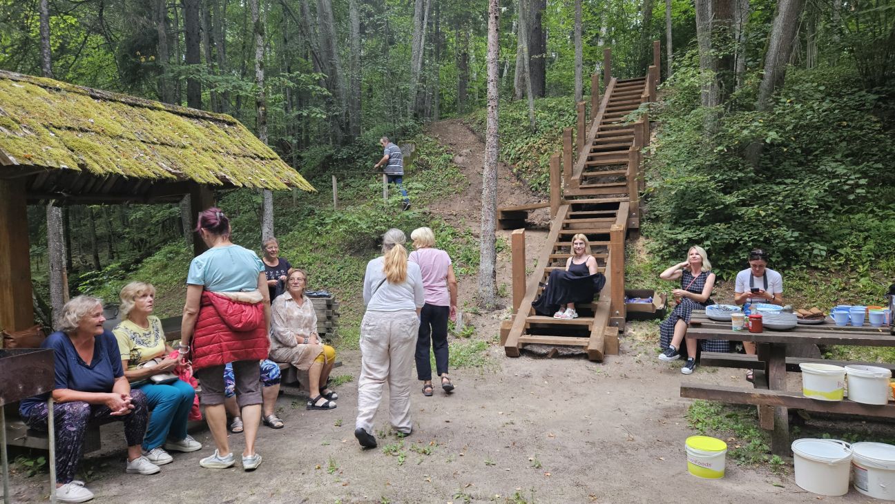 Aicina seniorus pieteikties vasaras nometnei Gārsenes pilī 