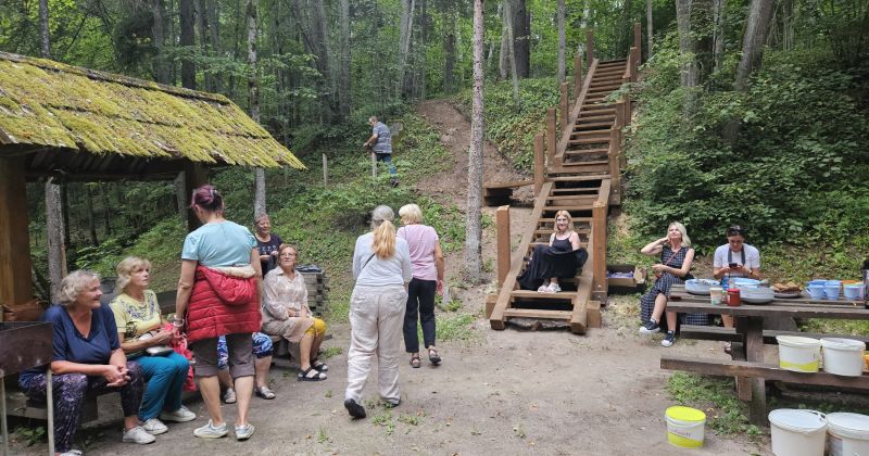 Aicina seniorus pieteikties vasaras nometnei Gārsenes pilī 