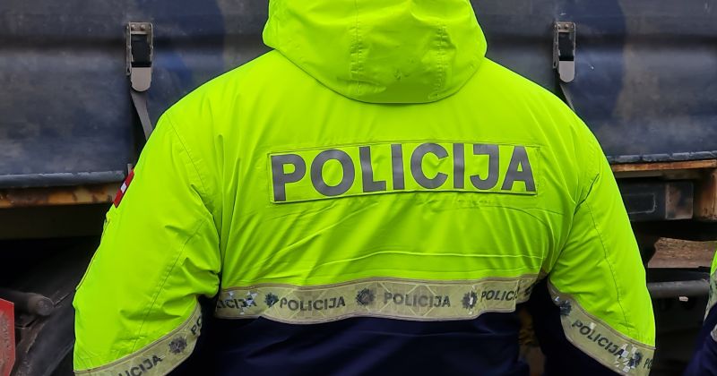 Līvānu pusē sieviete smagā reibumā brauc ar auto kopā ar saviem bērniem