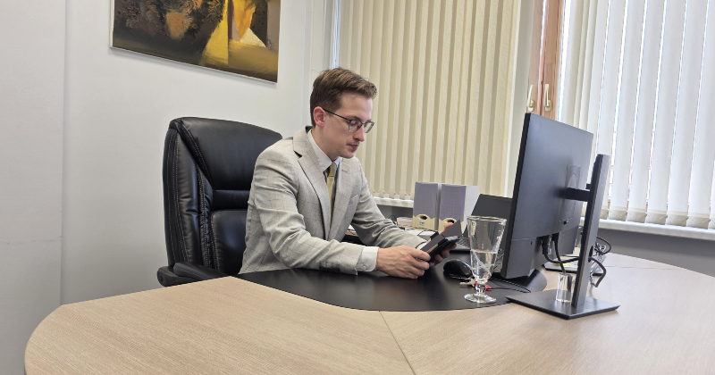 24 gadus jaunais Līvānu mērs rīko sarunas ar iedzīvotājiem tie&scaron;saistē