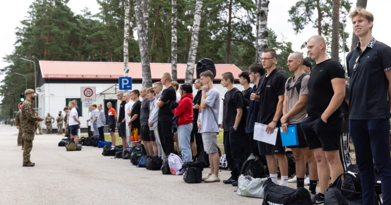 Valsts aizsardzības dienestu &scaron;ovasar sāks 757 jaunie&scaron;i, tostarp 24 meitenes