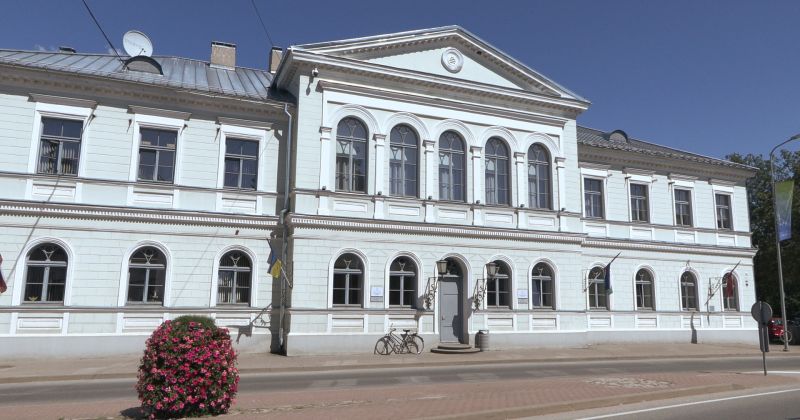 Jēkabpils novada domē veido jaunus amatus  &ndash; ietaupījums vai ērts krēsls savējiem?