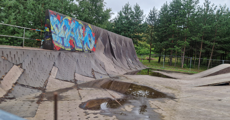 Pa&scaron;valdība vērtē iespēju pārdot izsolē Jēkabpils Mežaparka skeitparku