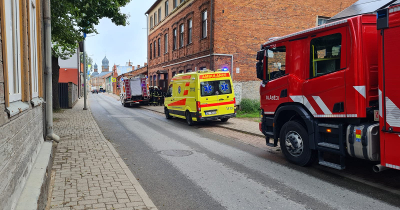 Ugunsdzēsēji glābēji Jēkabpilī novēr&scaron; gāzes noplūdi 