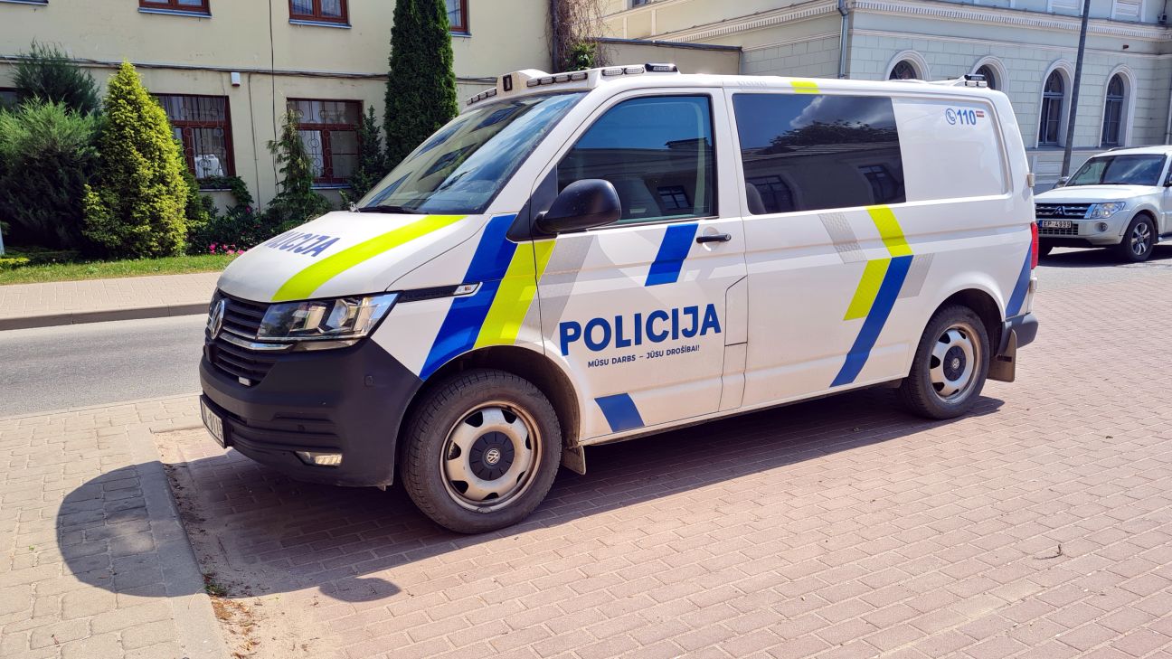 Jēkabpils novadā veiktas divas zādzības no automašīnām