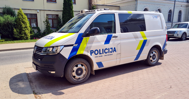 Jēkabpils novadā veiktas divas zādzības no automa&scaron;īnām