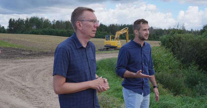 Prezidents apmeklē lietus skartās zemnieku saimniecības, arī "Meldrus" Ata&scaron;ienes pagastā