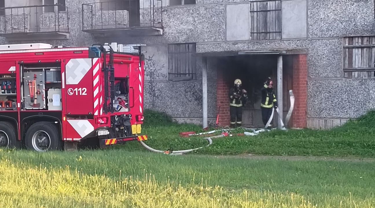 Auseklīša ielas graustā izceļas kārtējais ugunsgrēks