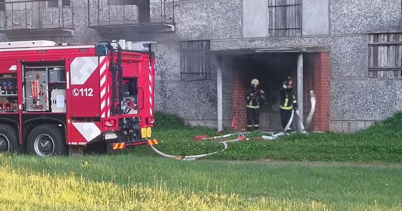 Auseklī&scaron;a ielas graustā izceļas kārtējais ugunsgrēks