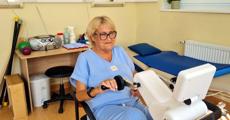 Paciente pēc aknas transplantācijas atguvusi kustību spēju