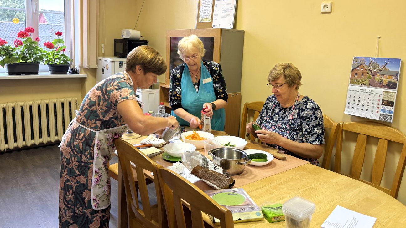 Dienas centrā “Kopā būt” kopīgi gatavojas ziemai