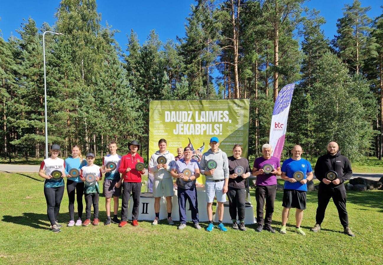 Jēkabpils novada disku golfa čempionātā piedalās 42 dalībnieki