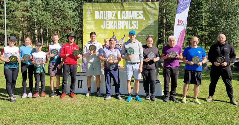 Jēkabpils novada disku golfa čempionātā piedalās 42 dalībnieki